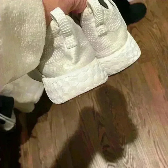 New balance sneakers size 9.5 - Picture 3 of 6